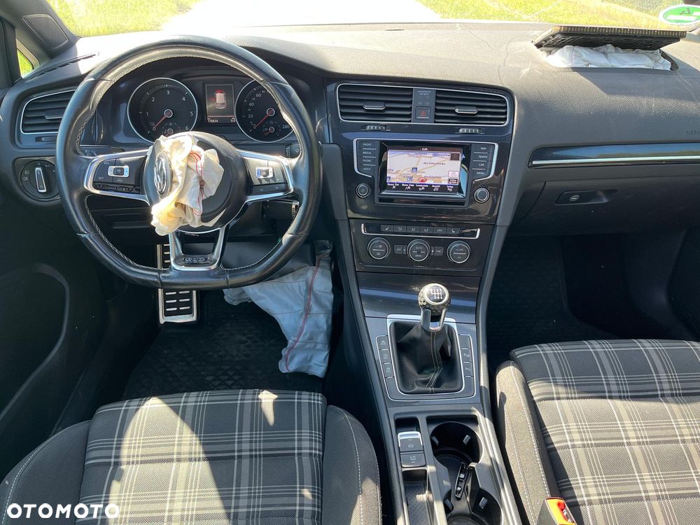 Volkswagen Golf - 12