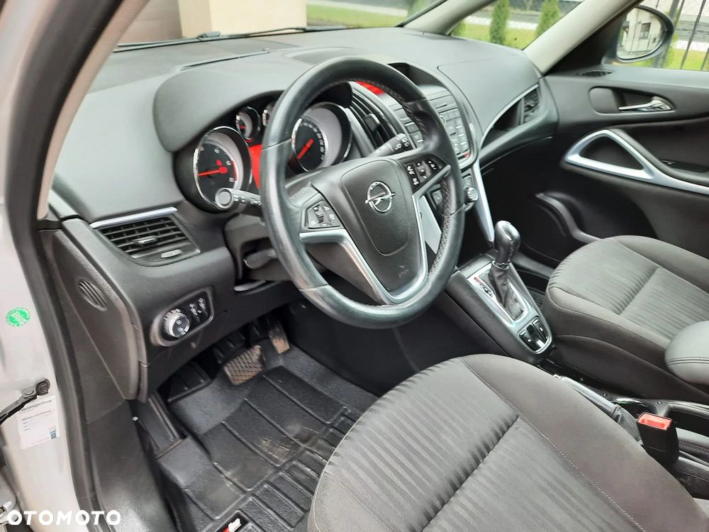 Opel Zafira - 10