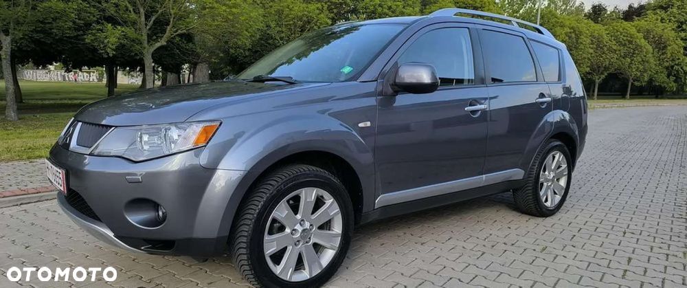 Mitsubishi Outlander - 2