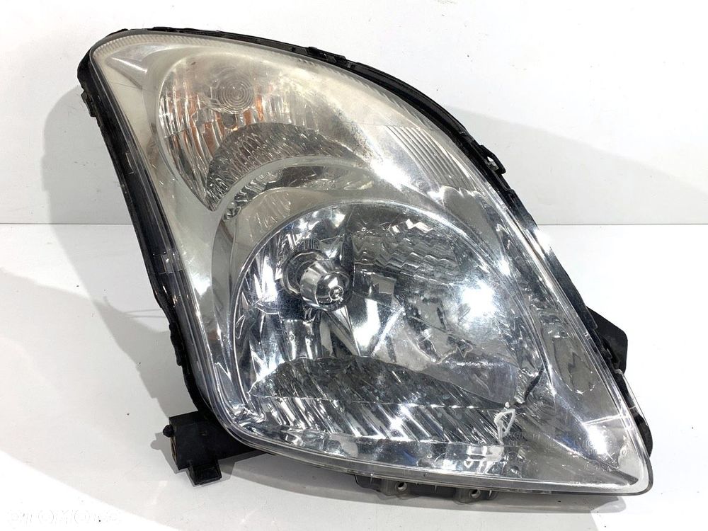 REFLEKTOR PRAWY PRZÓD  SUZUKI SWIFT III (MZ, EZ) 2005 - 2022 1.5 (RS 415) 75 kW [102 KM] benzyna - 1