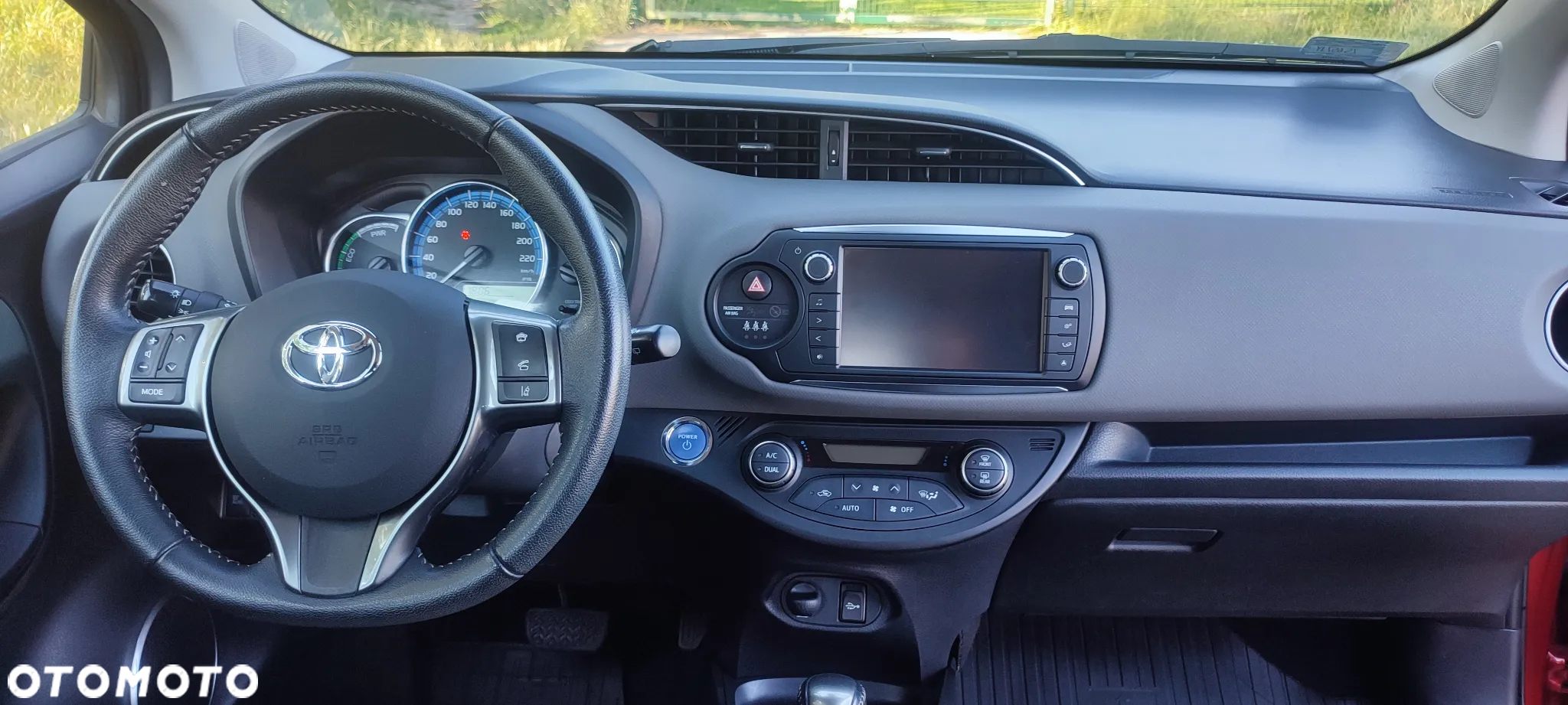 Toyota Yaris Hybrid 100 Premium - 22