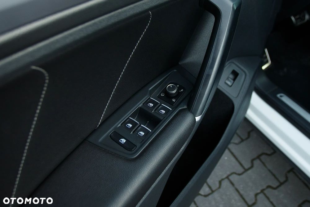 Volkswagen Tiguan 2.0 TDI SCR 4MotION DSG R-Line - 25