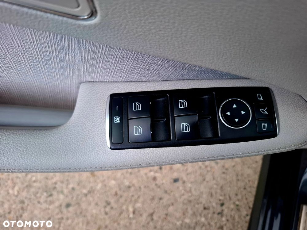 Mercedes-Benz Klasa E 220 CDI DPF BlueEFFICIENCY Elegance - 24