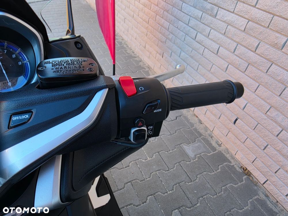Yamaha Tmax - 9