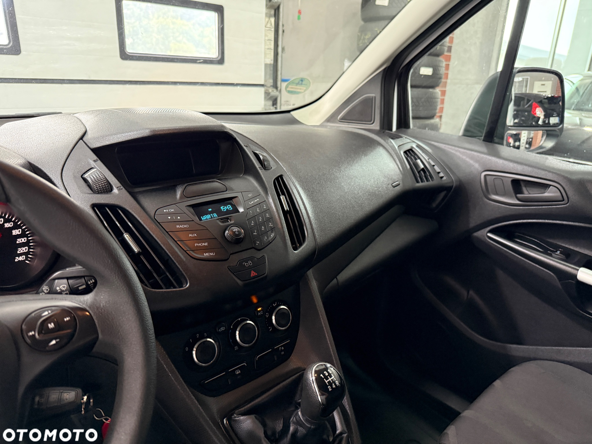 Ford Transit Connect - 18