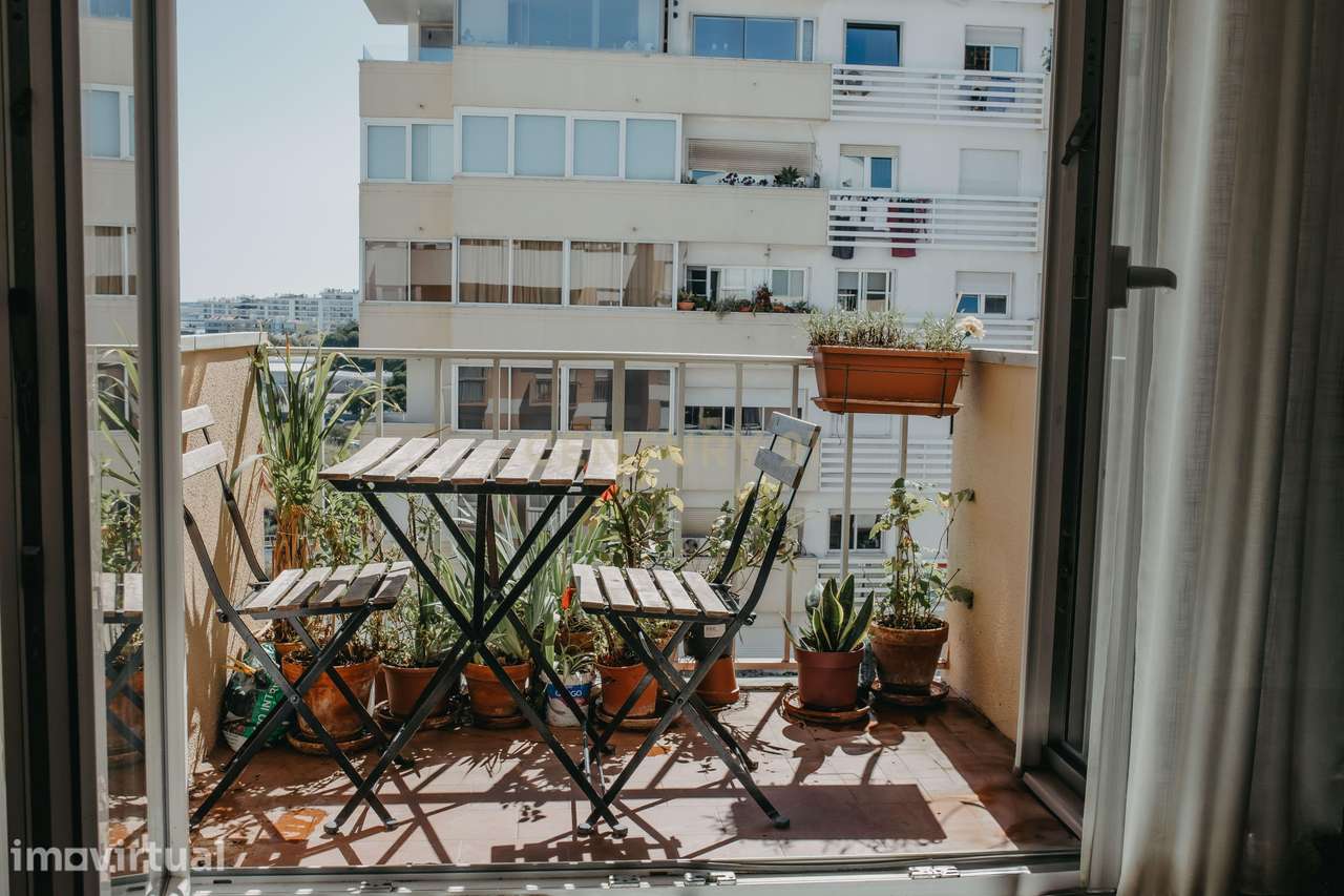 Apartamento T3, 3 varandas e 2 wc. Situado no último piso de um edifíc - Grande imagem: 3/27