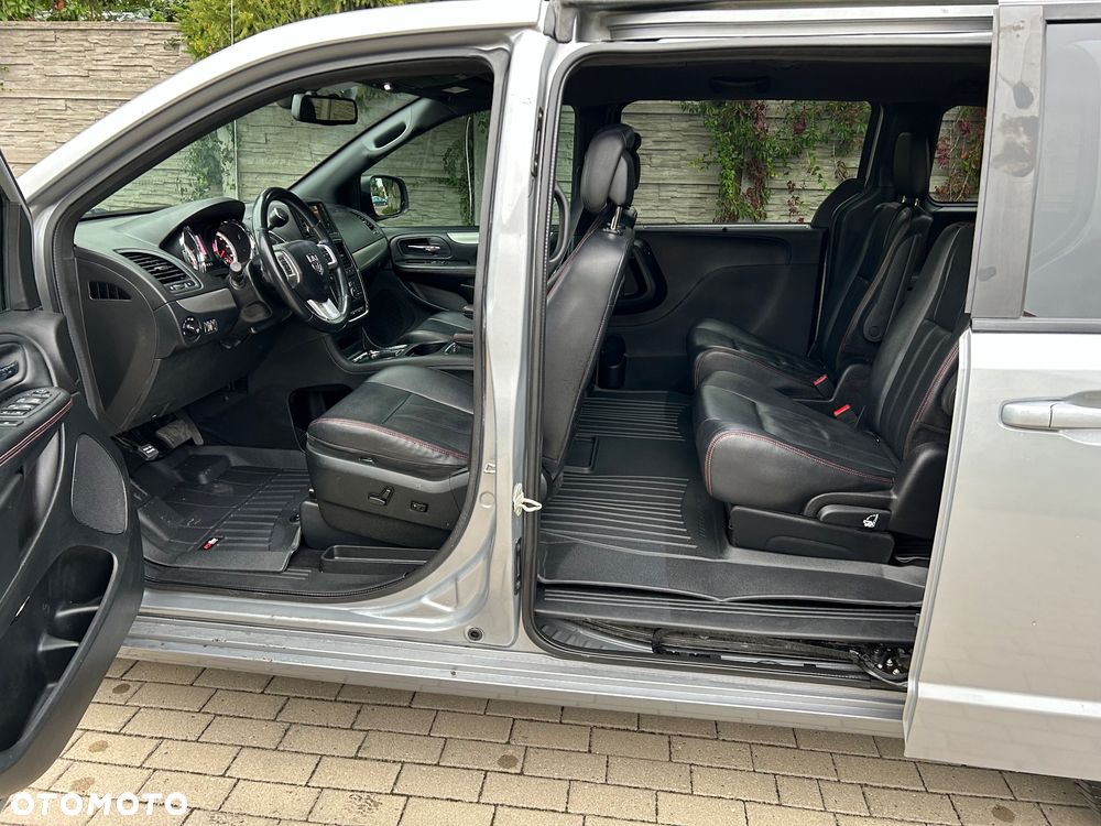 Dodge Grand Caravan - 5