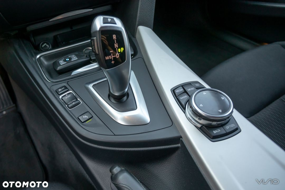 BMW Seria 3 318d DPF Touring Edition Sport - 24