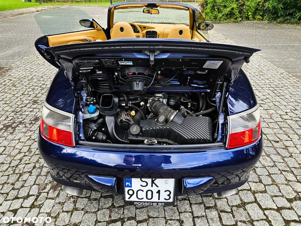 Porsche 911 Carrera 4 - 26