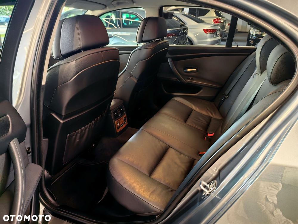 BMW Seria 5 525i Edition Exclusive - 8