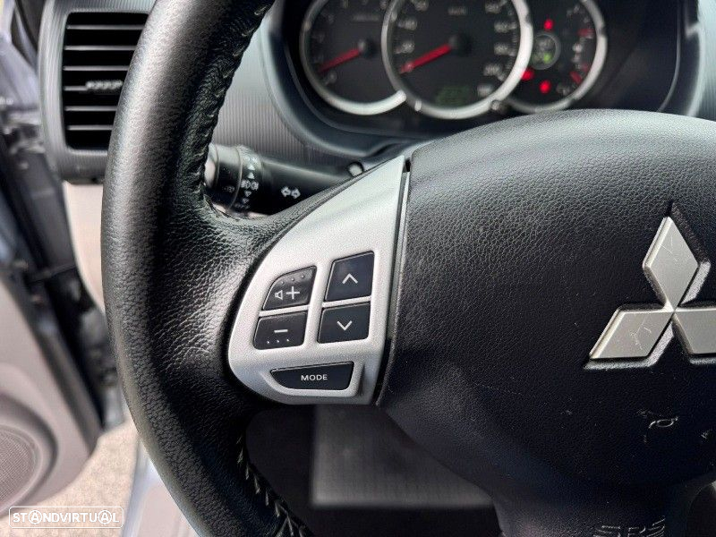 Mitsubishi L200 2.5 DI-D CD Invite AC 4WD - 21