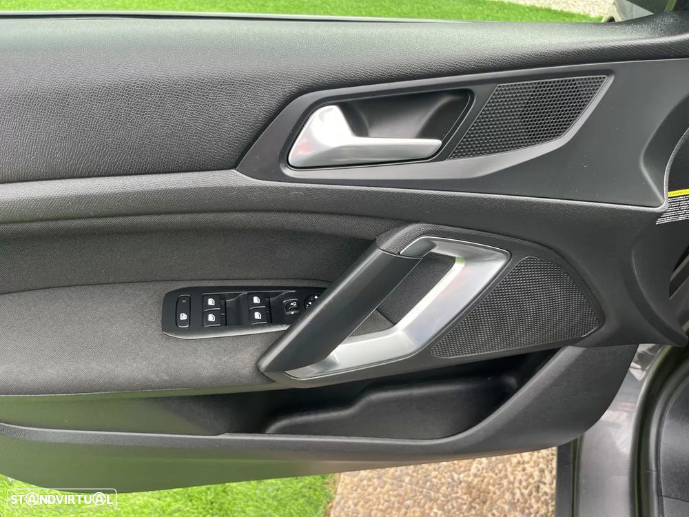 Peugeot 308 SW 1.2 PureTech Allure Full LED - 22
