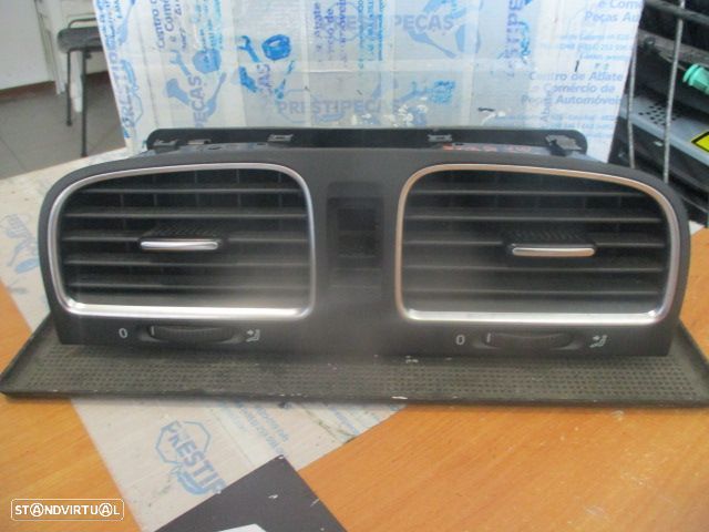 Grelha Friso 5K0819743E 5K0819728 5K0815735 5K0815736 VW GOLF 6 2011 1.4I 80Cv 3P Preto CENTRO SOFAGEM VW GOLF 6 5K 2009 1.4TSI 160CV 5P BRANCO - 1