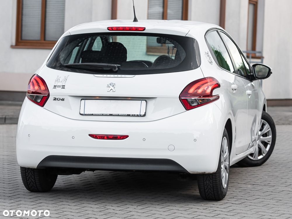 Peugeot 208 - 8