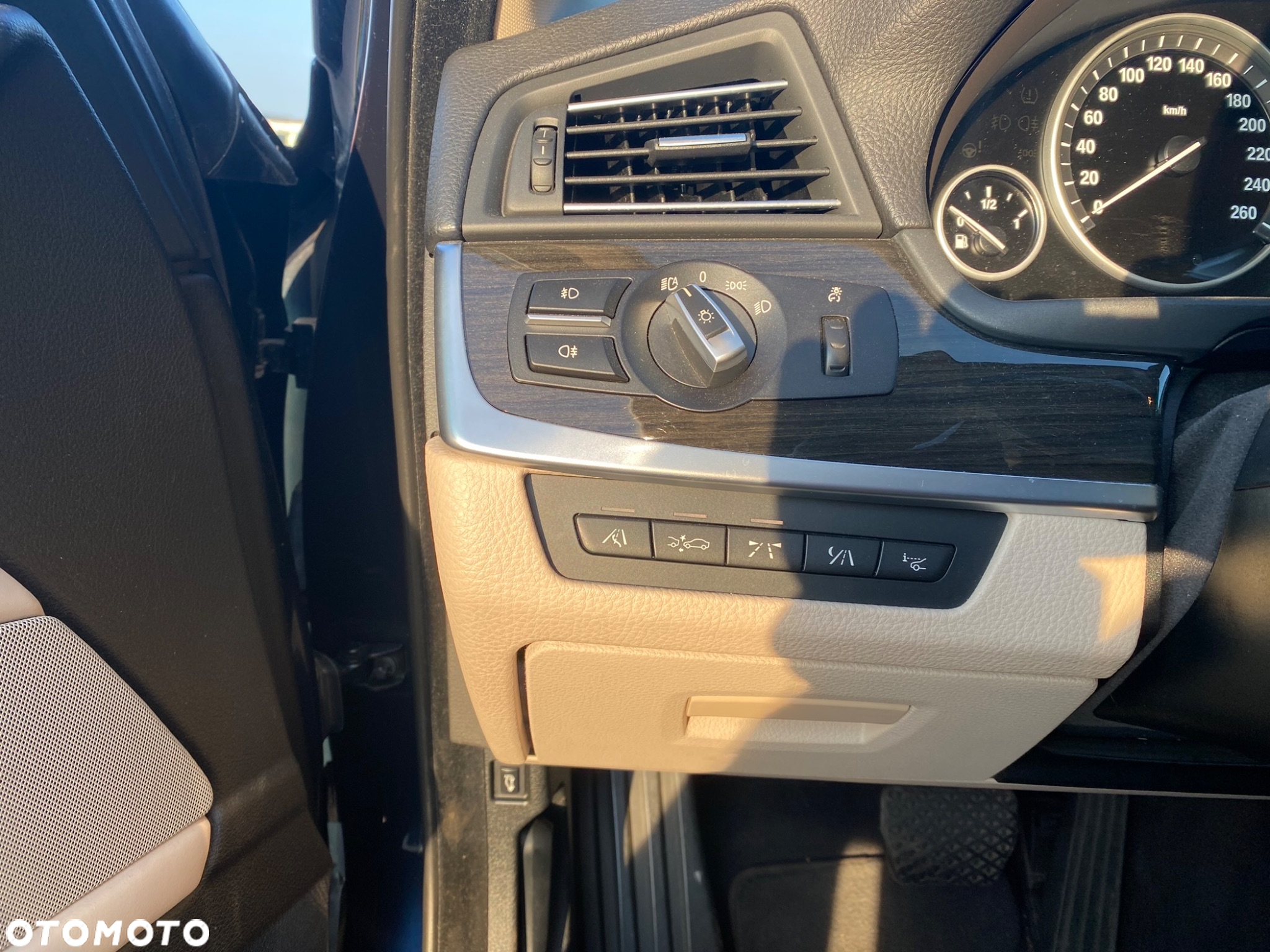 BMW Seria 5 550i - 14