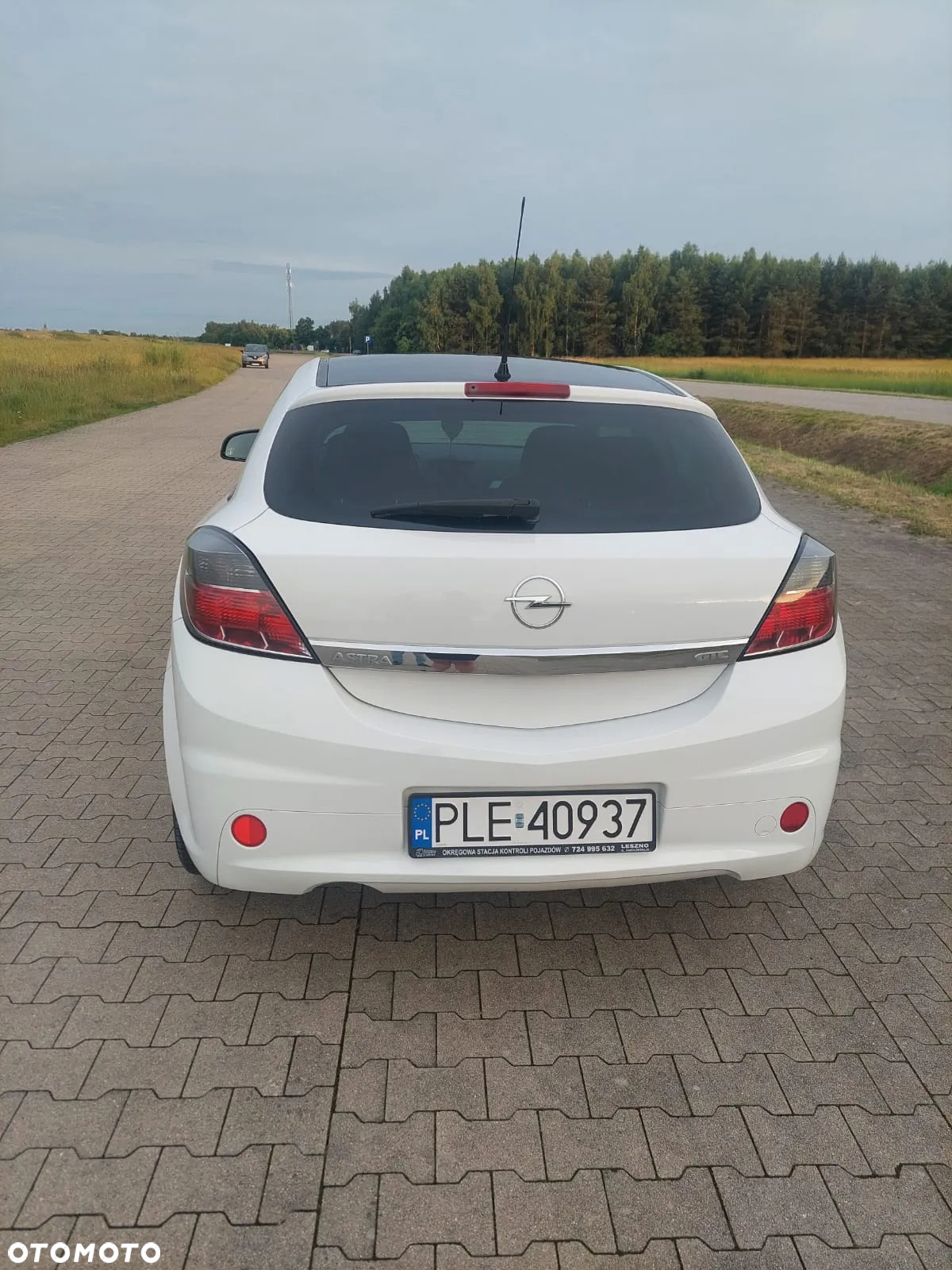 Opel Astra GTC 1.6 - 9