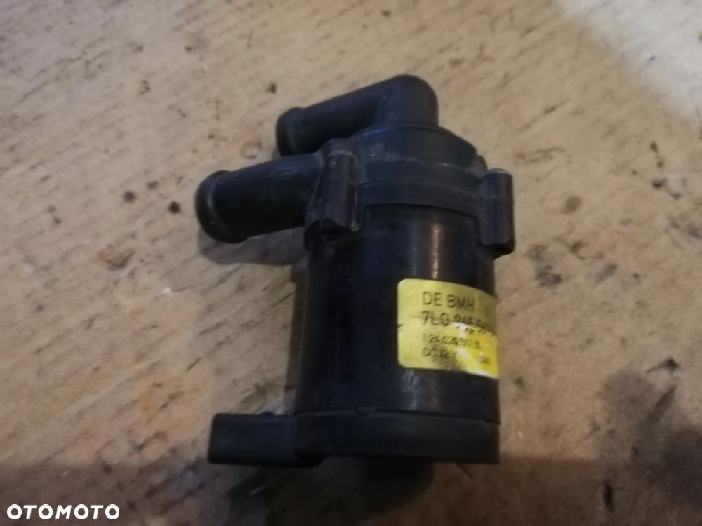 DODATKOWA POMPA WODY 7L0965561J AUDI Q7 4L - 2