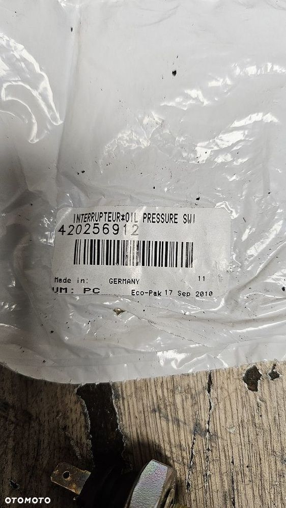 Czujnik ciśnienia oleju BRP Can-am Spyder  420256912 - 10