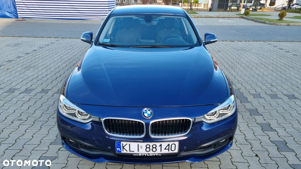 BMW Seria 3 318d Sport Line - 3