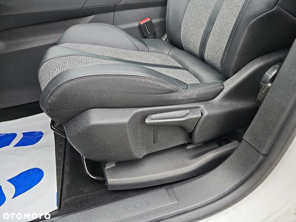 Peugeot 3008 1.6 PureTech GPF Allure S&S EAT8 - 19
