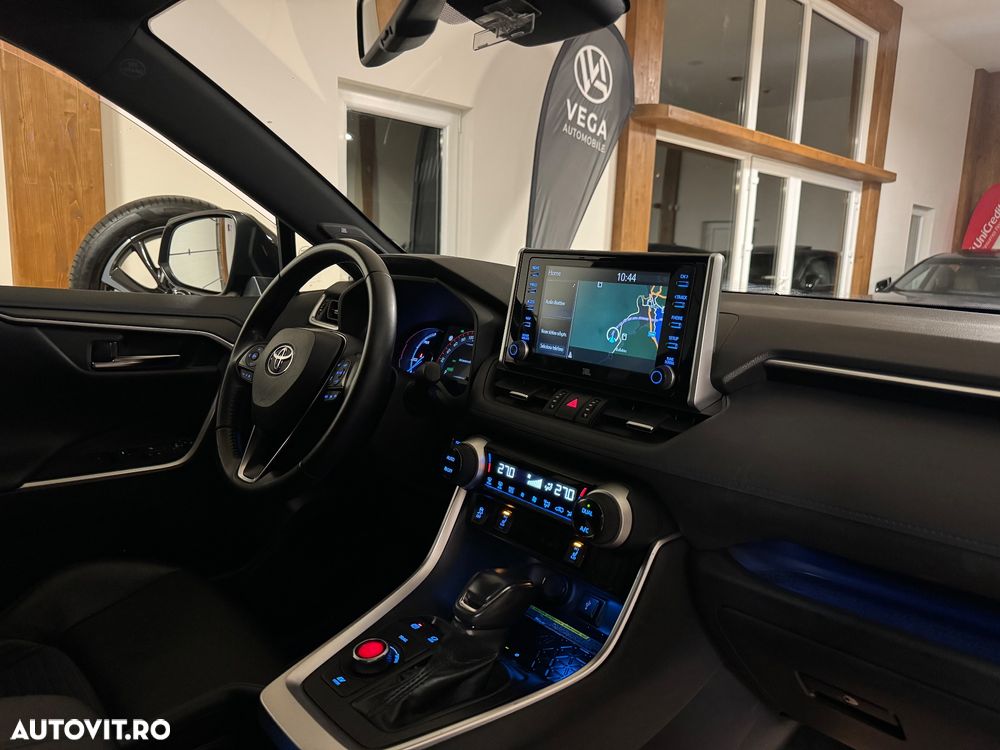 Toyota RAV4 2.5 4x4 Hybrid Team Deutschland - 27