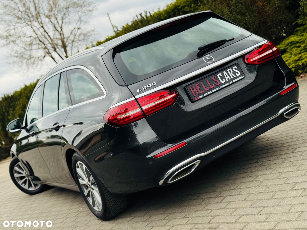 Mercedes-Benz Klasa E 200 9G-TRONIC Exclusive - 4