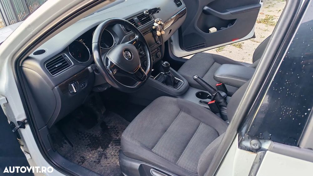 Volkswagen Jetta - 7