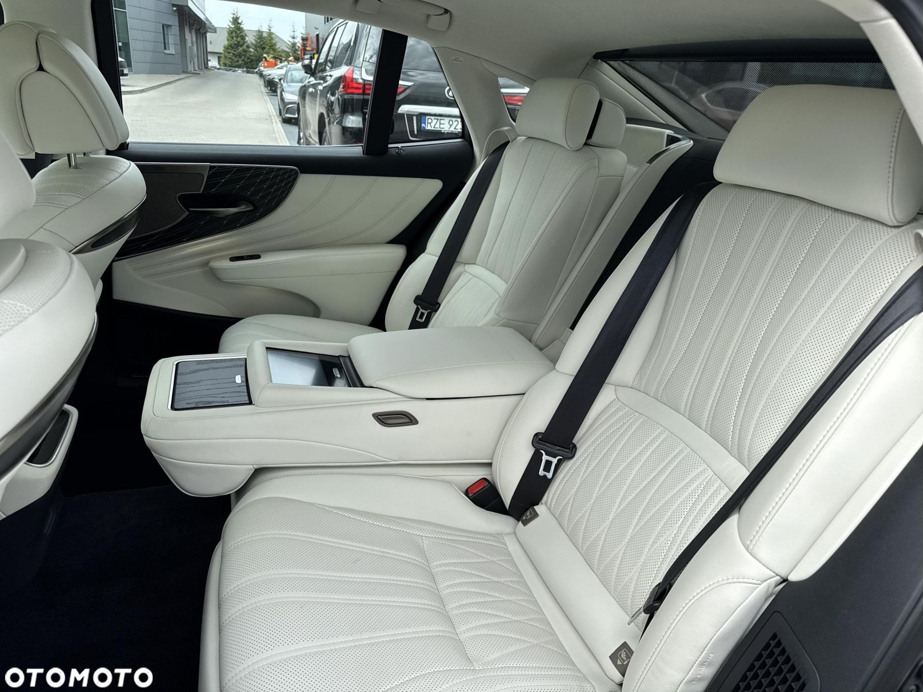 Lexus LS - 14