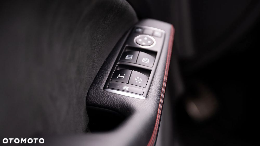 Mercedes-Benz CLA 200 7G-DCT AMG Line - 9