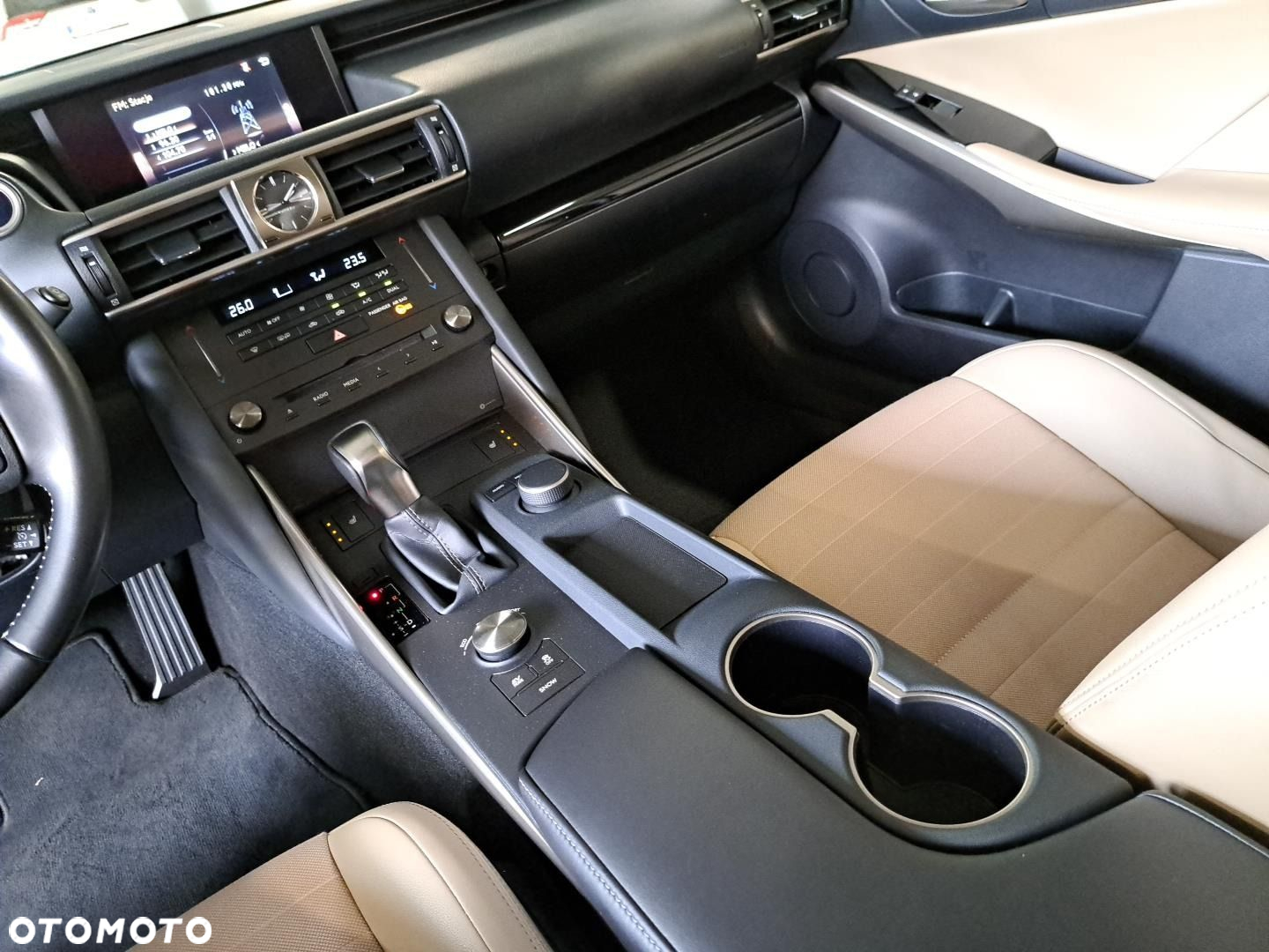 Lexus IS - 27
