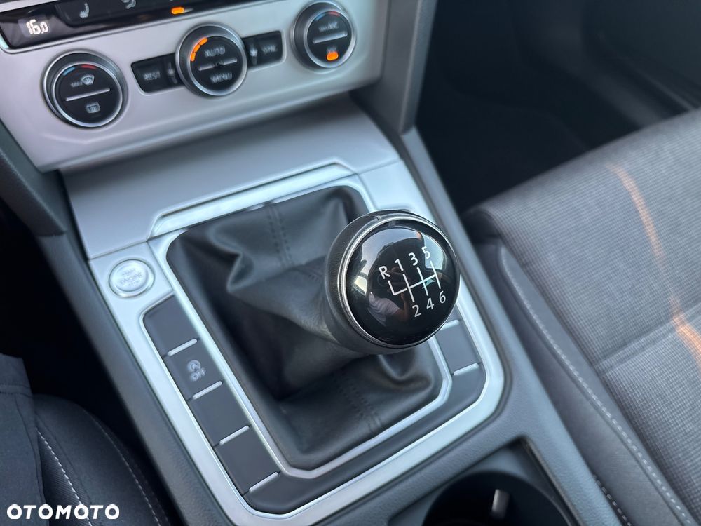 Volkswagen Passat - 14