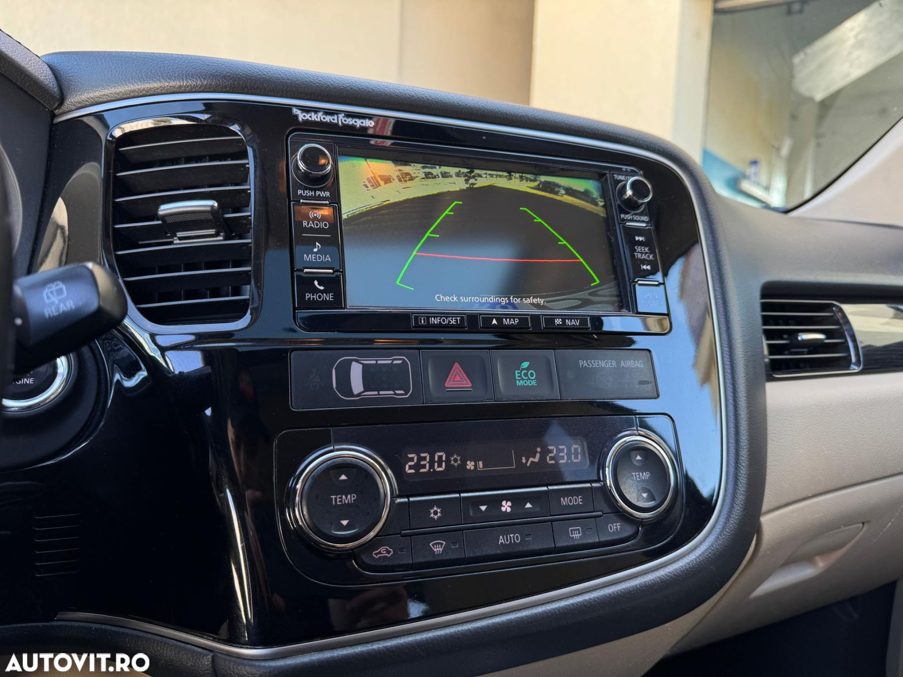 Mitsubishi Outlander - 11