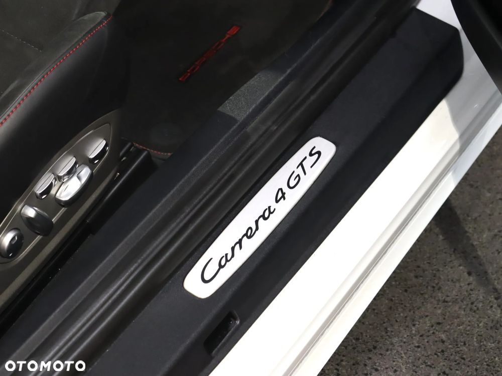 Porsche 911 Carrera 4 GTS PDK - 30