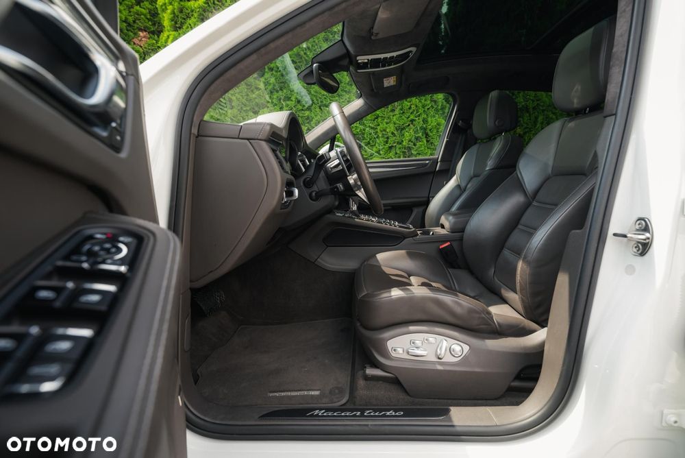 Porsche Macan Turbo - 13