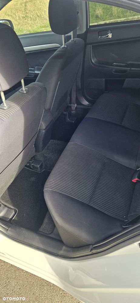 Mitsubishi Lancer 1.6 Inform - 13