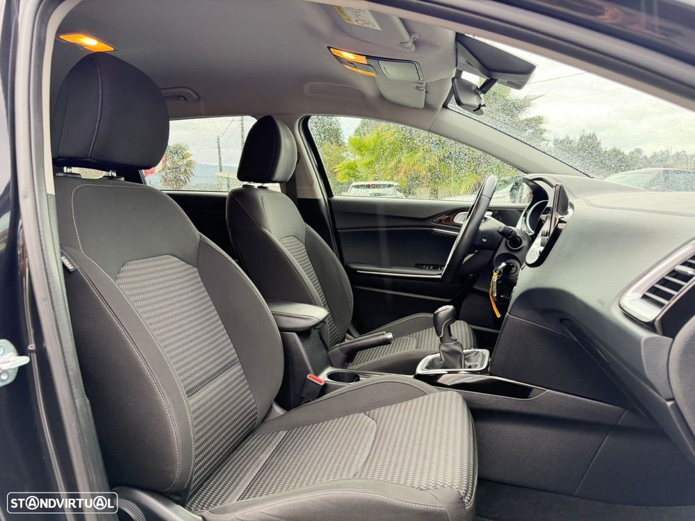 Kia Ceed SW 1.6 CRDi MHEV Dynamic - 31