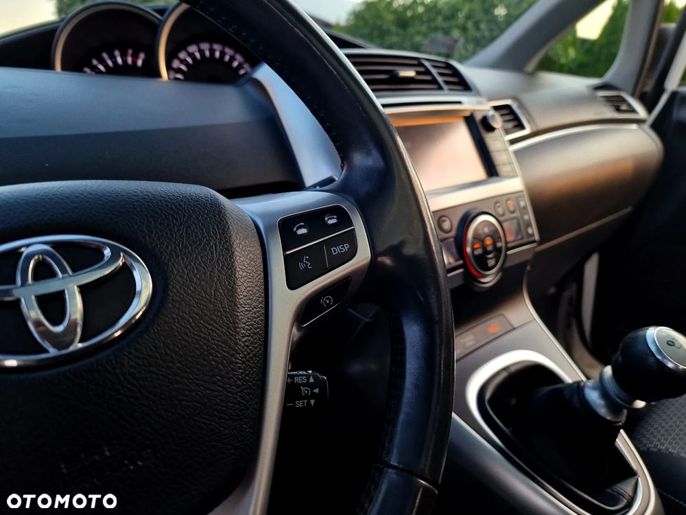 Toyota Verso 1.6 Premium - 22