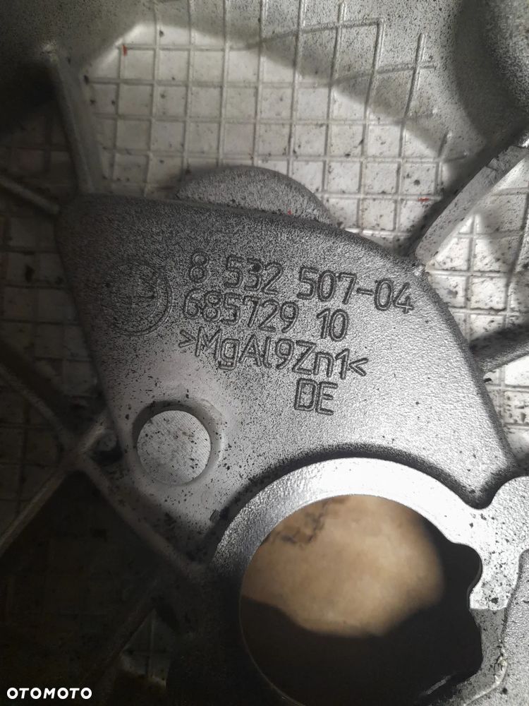 853250704 - 7