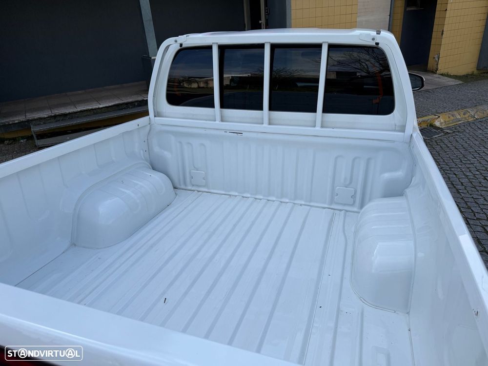 Toyota Hilux 2.4 D-4D 4WD CD CH - 17