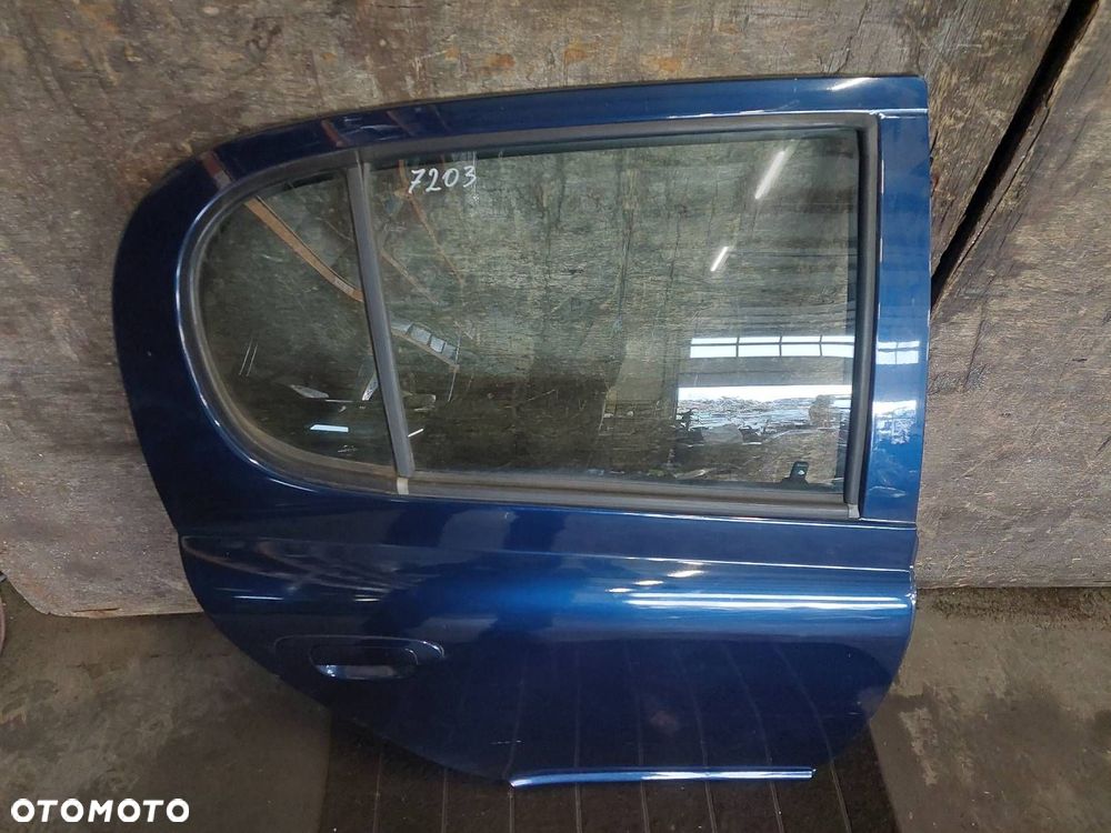 DRZWI KOMPLETNE PRAWY TYŁ TOYOTA YARIS I 8P4 - 4