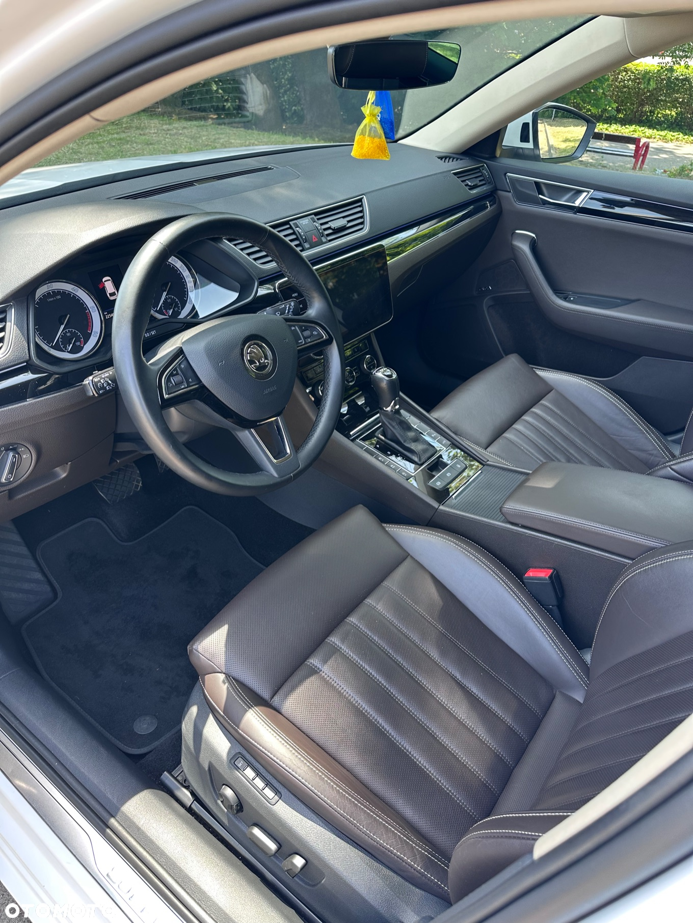 Skoda Superb 2.0 TDI L&K DSG - 17