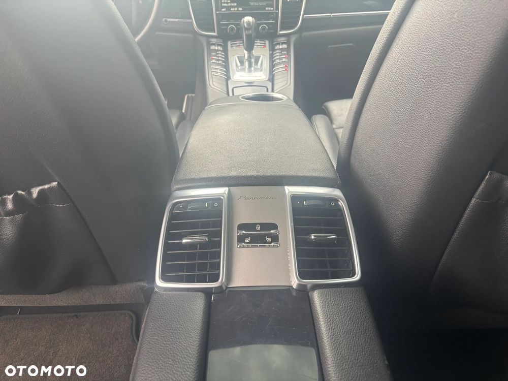 Porsche Panamera 4 Platinum Edition - 16
