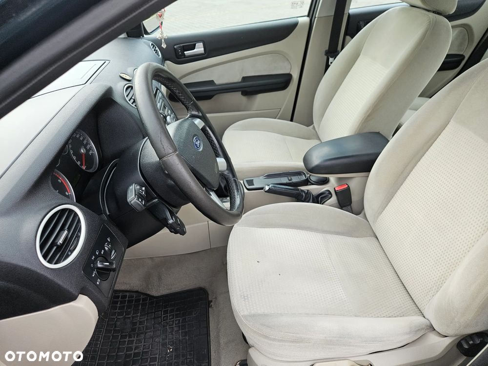 Ford Focus 1.6 TDCi Ghia - 22
