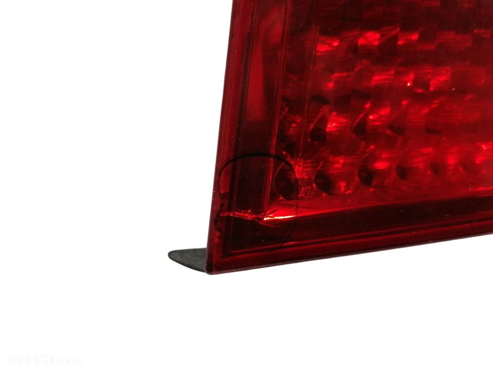 AUDI A8 D3 03r LAMPA W KLAPĘ LEWY TYŁ 4E0945093C - 2