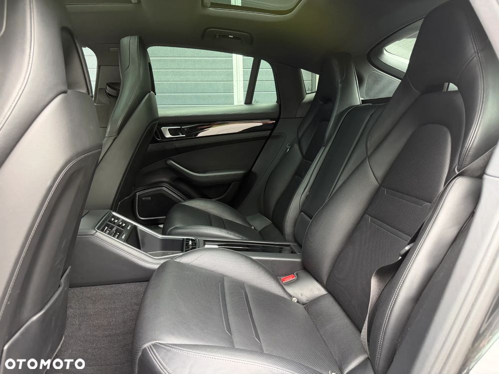 Porsche Panamera 4 - 11