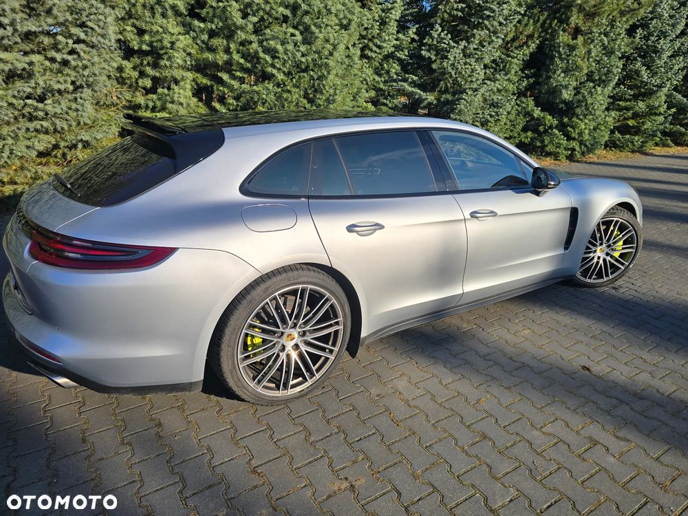Porsche Panamera 4 - 40