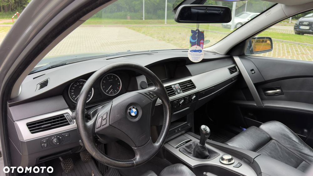 BMW Seria 5 520i - 15