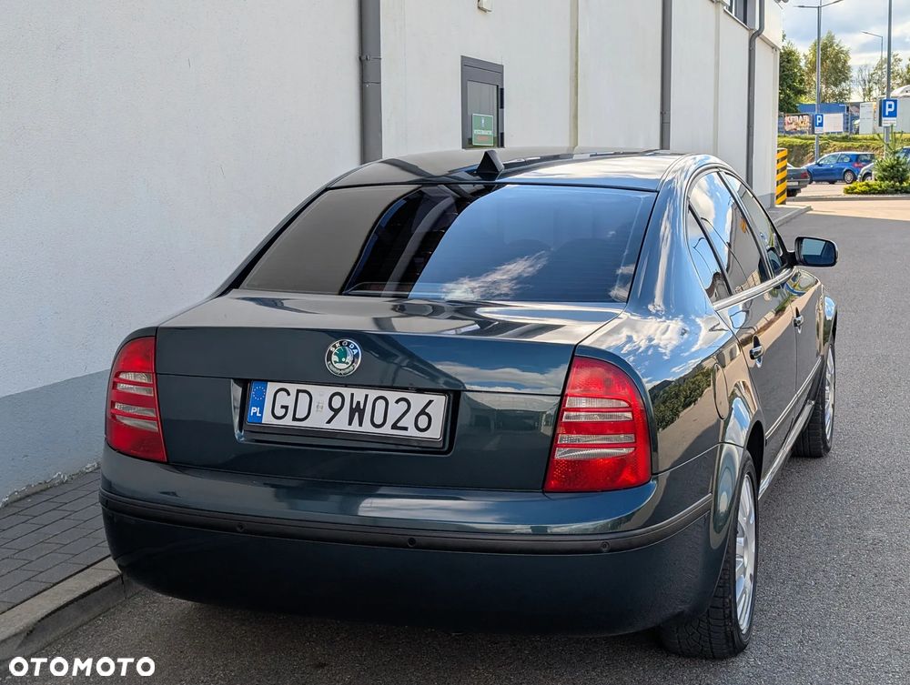 Skoda Superb 2.0 TDI DPF Comfort - 4