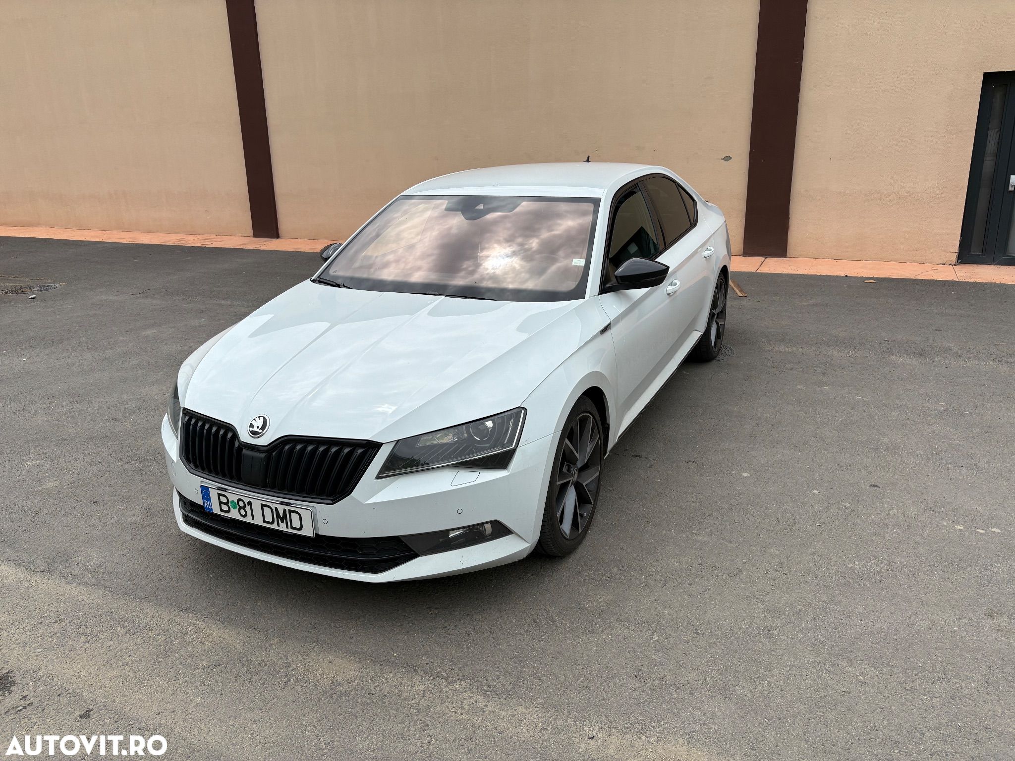 Skoda Superb 2.0 TDI DSG Sportline - 1