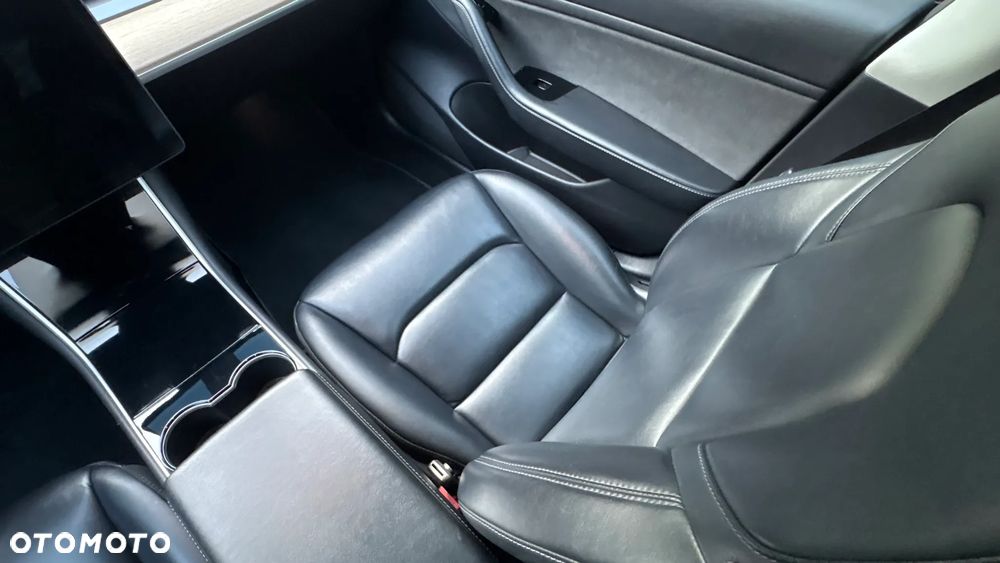 Tesla Model 3 - 12